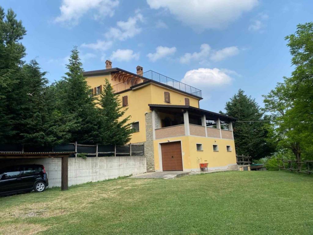 Villa a Castelnovo ne' monti in Via Grotte - Foto 2