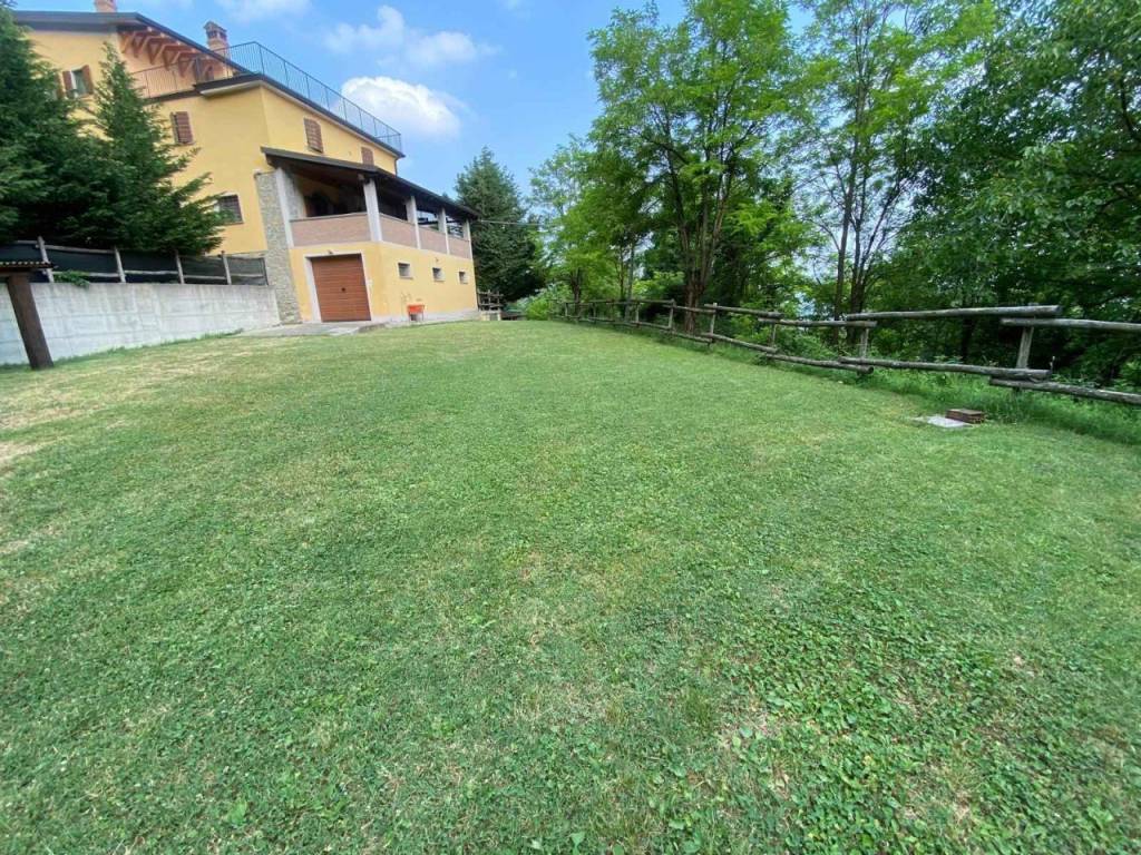 Villa a Castelnovo ne' monti in Via Grotte - Foto 3