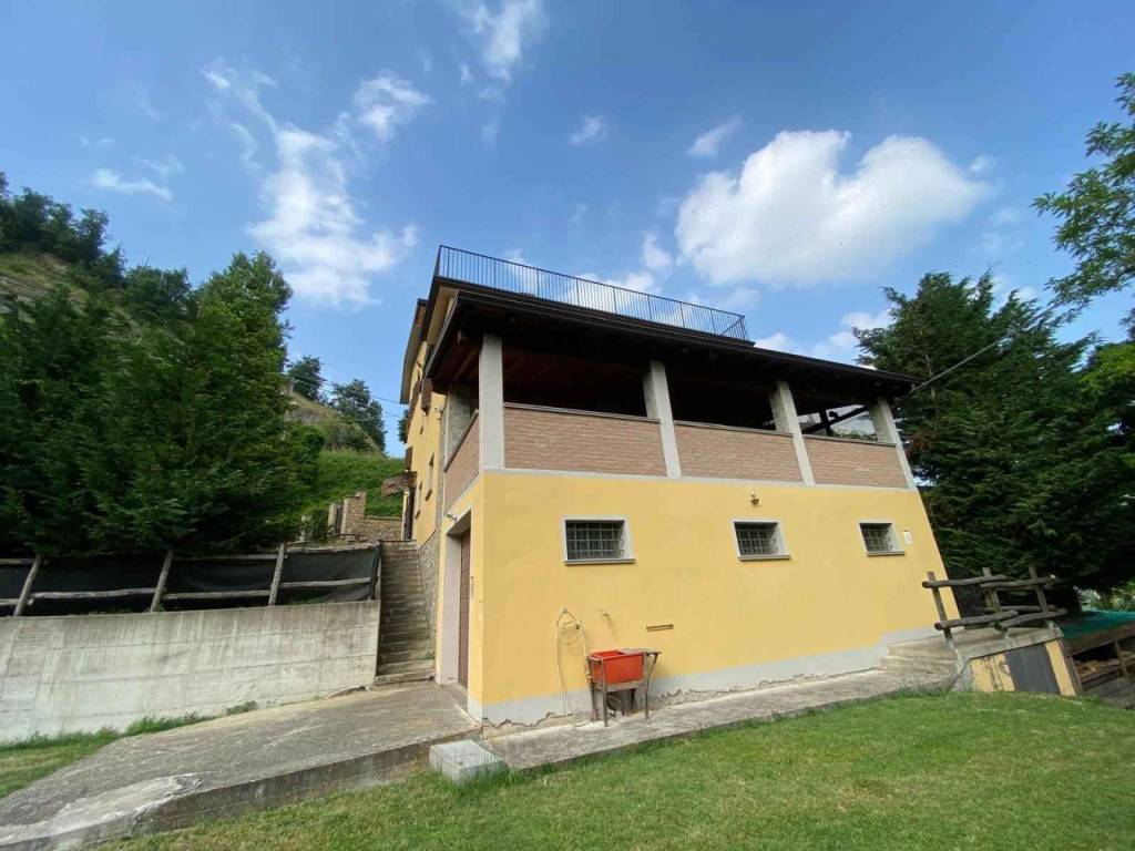 Villa a Castelnovo ne' monti in Via Grotte - Foto 5