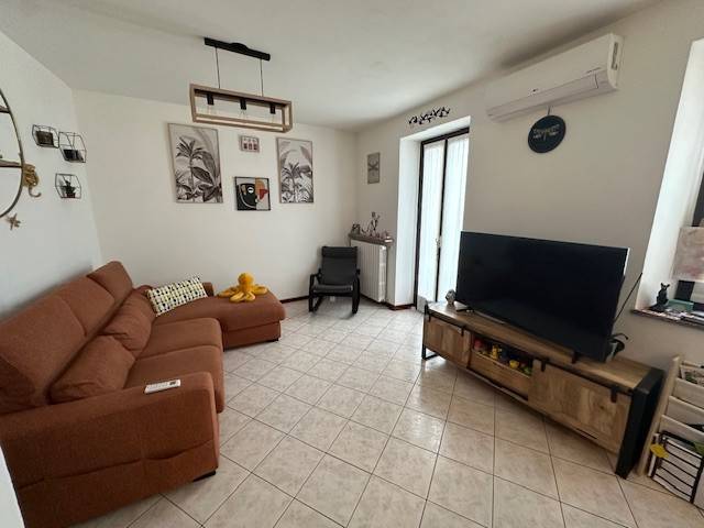 Appartamento a Borgomanero in Vicolo Caneto - Foto 3