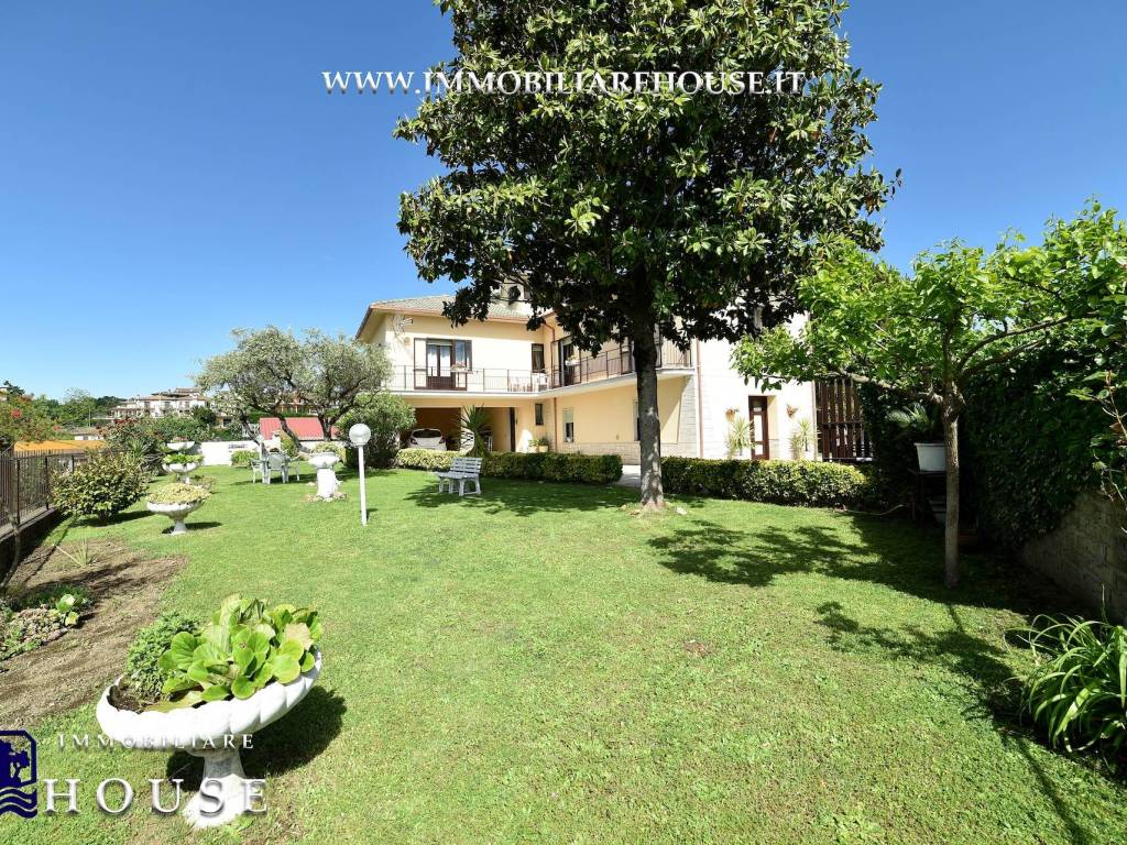 Villa a Gradoli in Via Roma, 33 - Foto 2