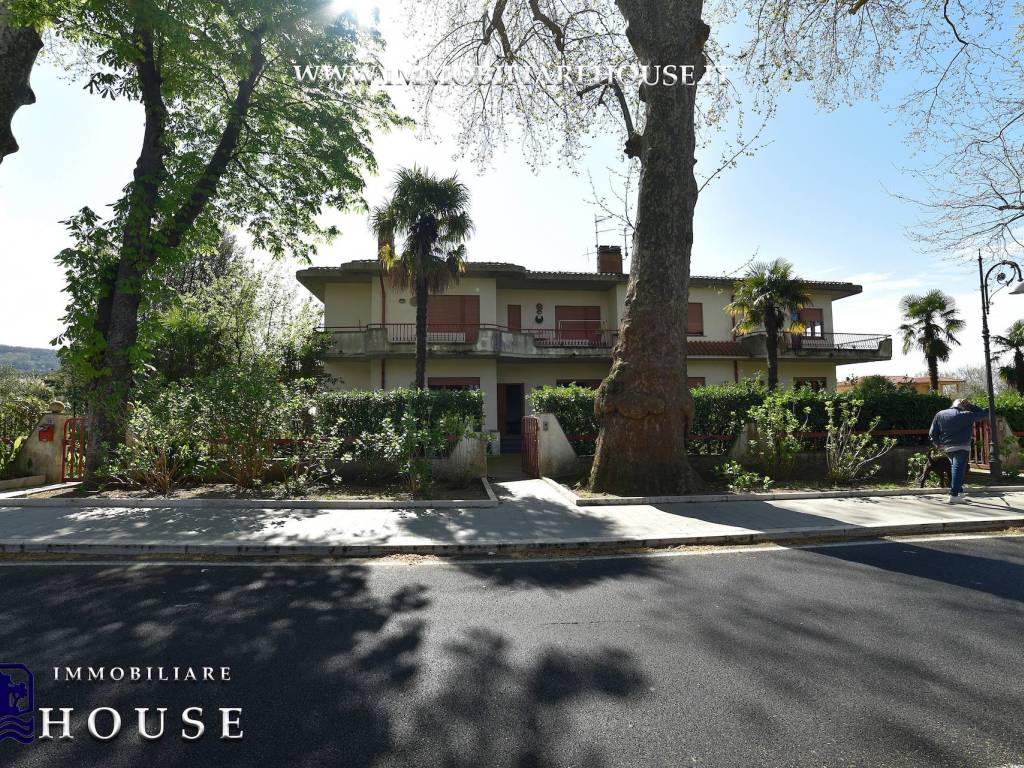 Appartamento a Bolsena in Viale Nicola Colesanti, 15 - Foto 2