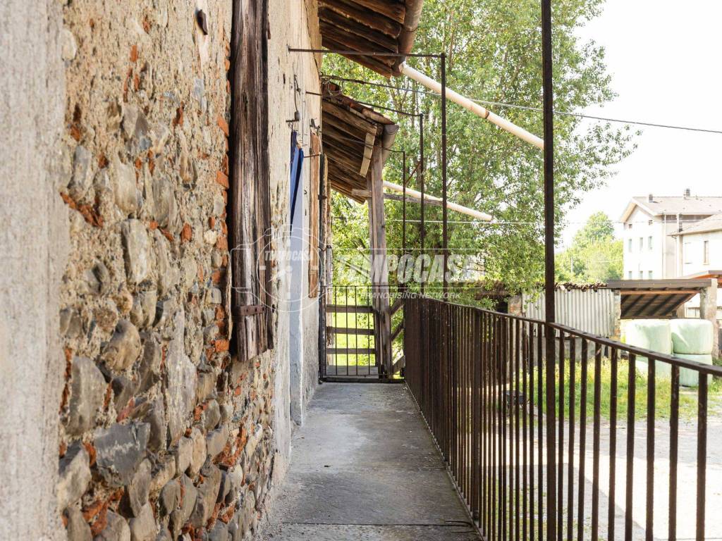 Casa indipendente a Molteno in Via Aldo Moro - Foto 4