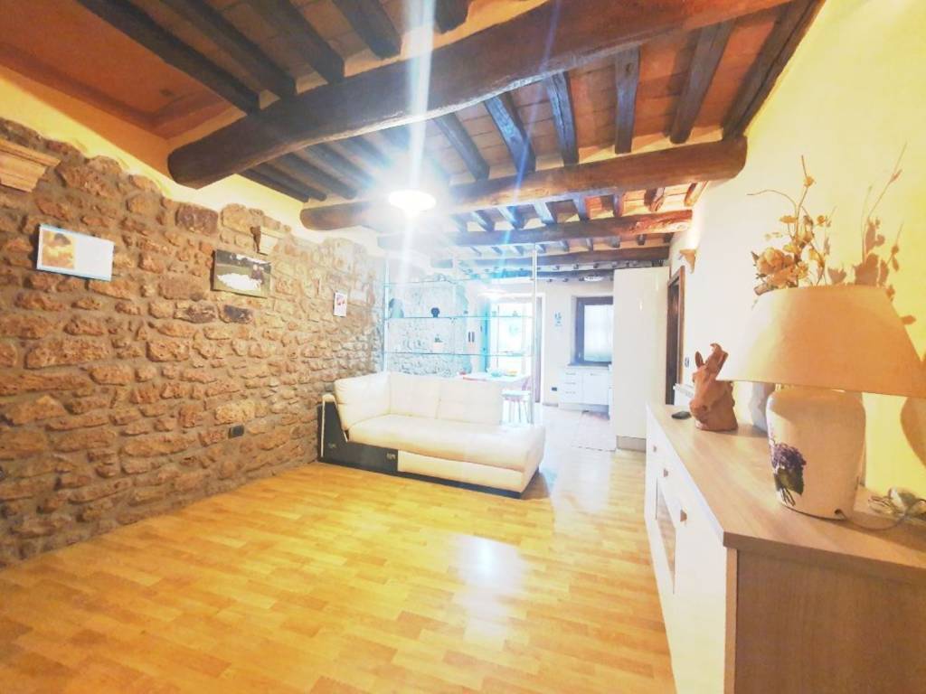 Appartamento a Acquapendente in Centro Ristrutturatissimo Indipendente S.N.C. - - Foto 2