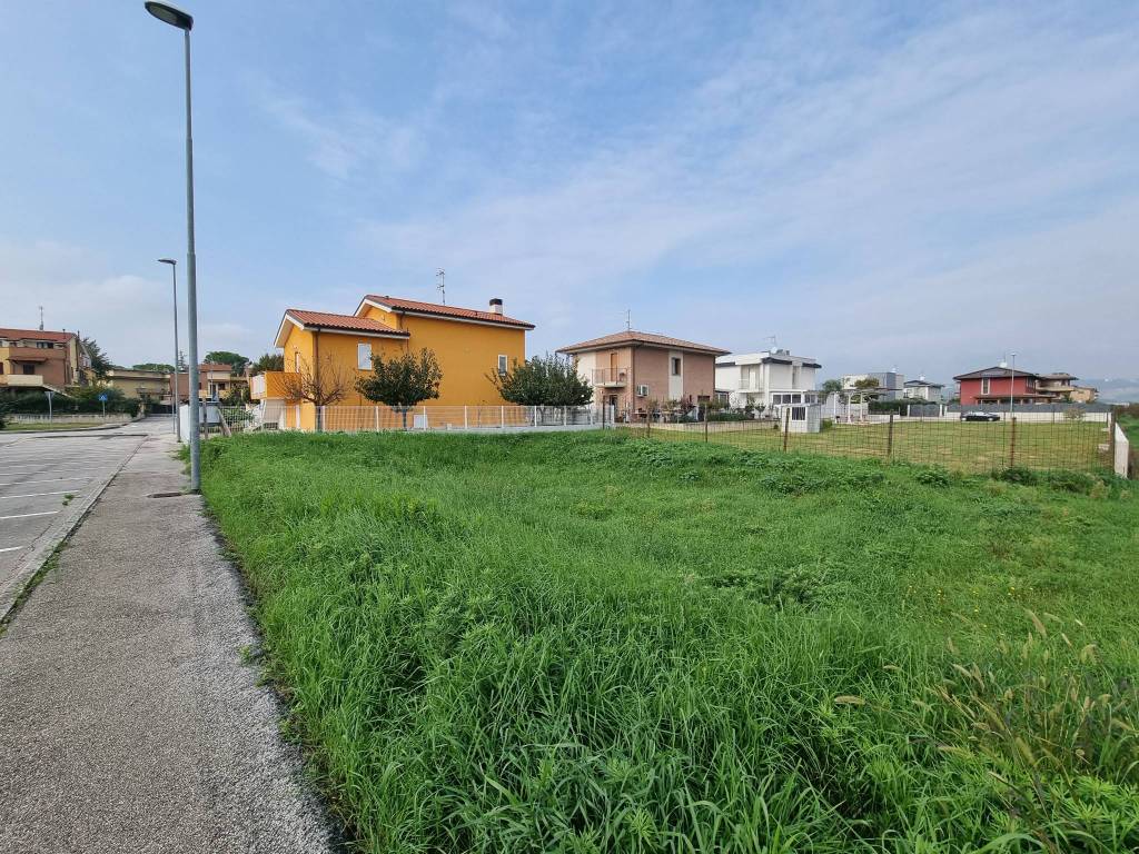 Terreno a Corridonia in Via Carlo Alberto Dalla Chiesa - Foto 3