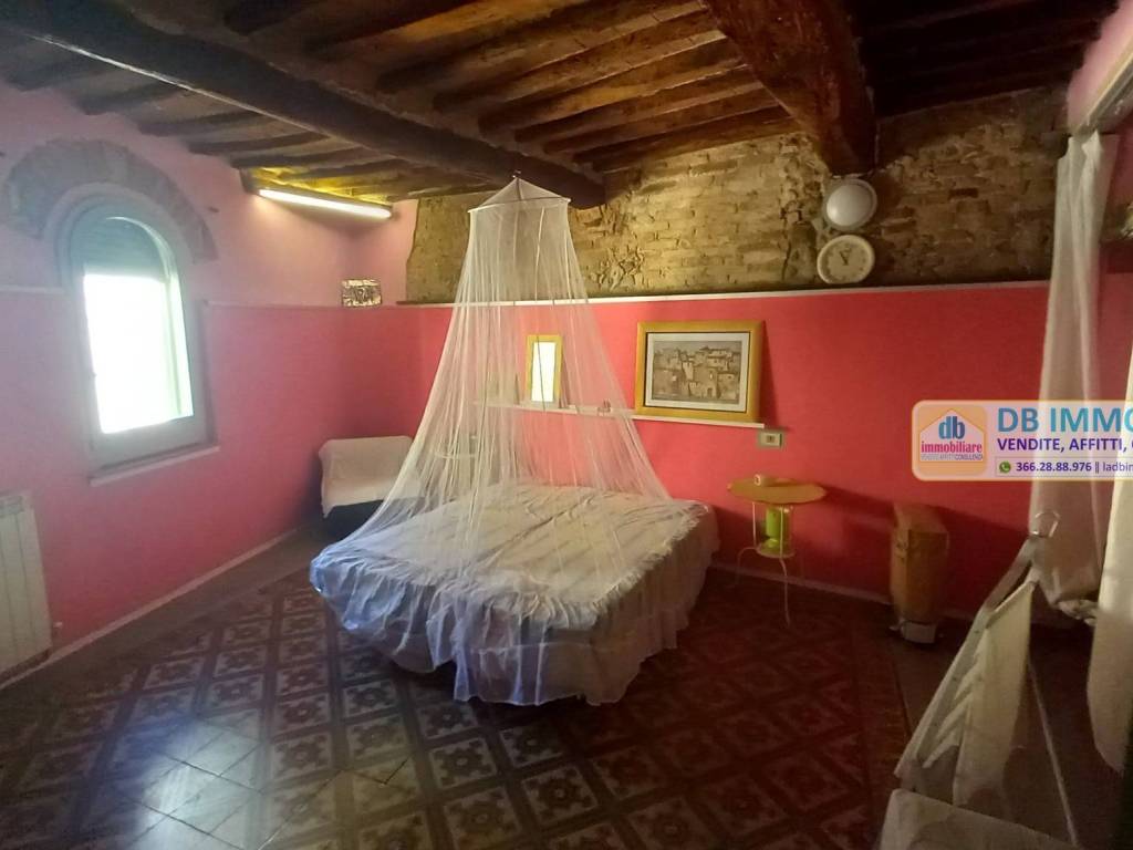 Casa indipendente a Montevarchi in Via Poggio Bracciolini, 10 - Foto 4