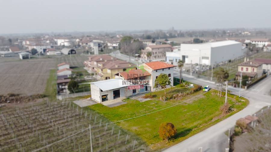 Villa a Valvasone arzene in Via Casarsa, 24 - Foto 2