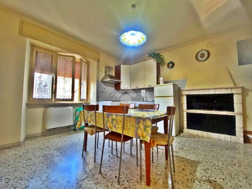 Appartamento a Gualdo tadino in Viale Roma, 23 - Foto 2