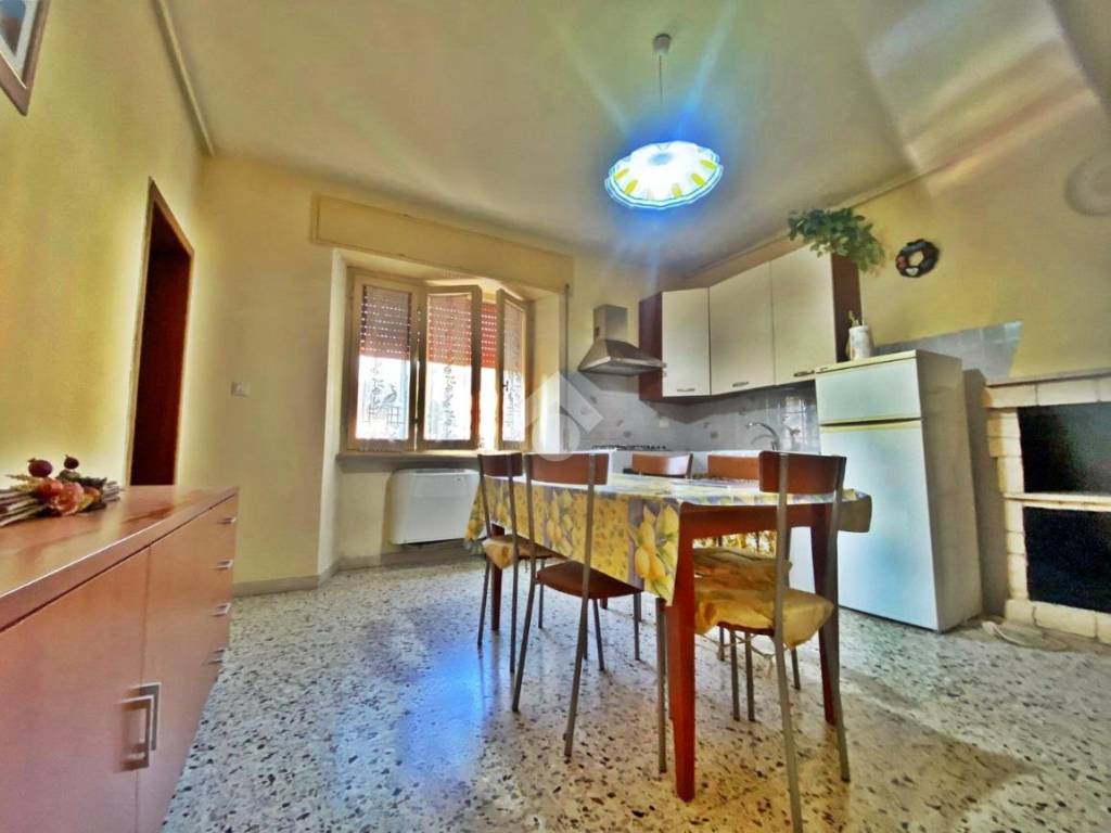 Appartamento a Gualdo tadino in Viale Roma, 23 - Foto 4