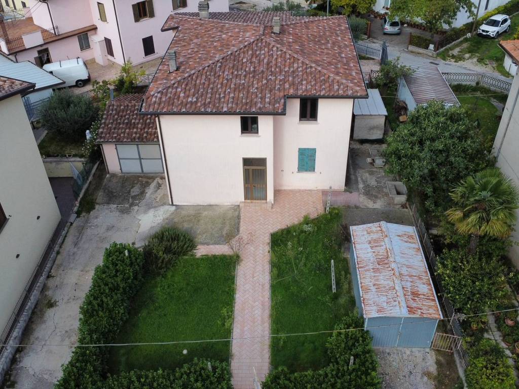 Villa a Gualdo tadino in Via Nino Bixio, 8 - Foto 3
