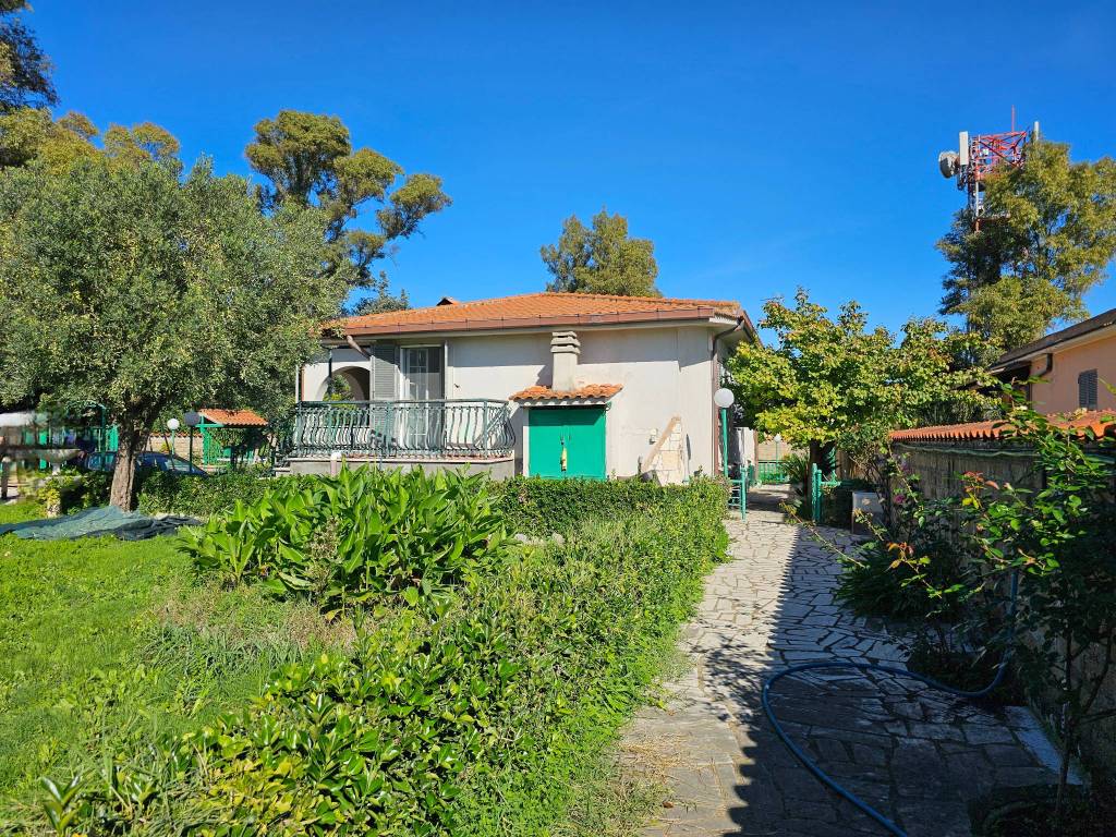 Villa a Aprilia in Via Nora, 1 - Foto 2