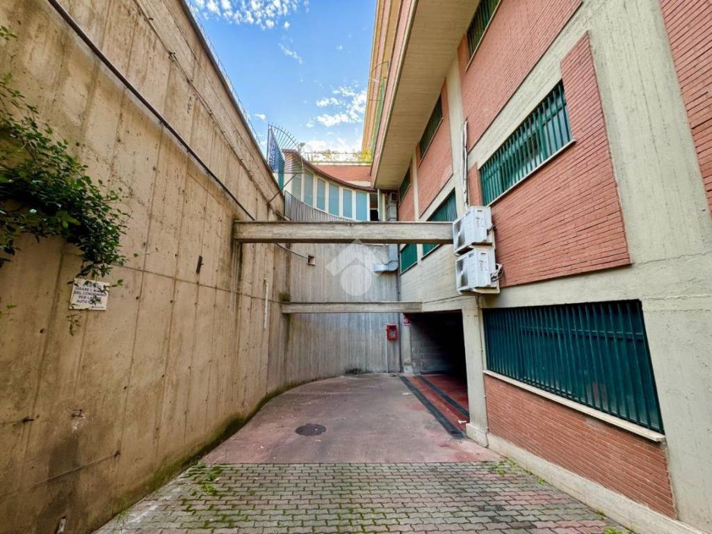 Box / garage a Roma in Via del Fontanile Anagnino, 1 - Foto 3