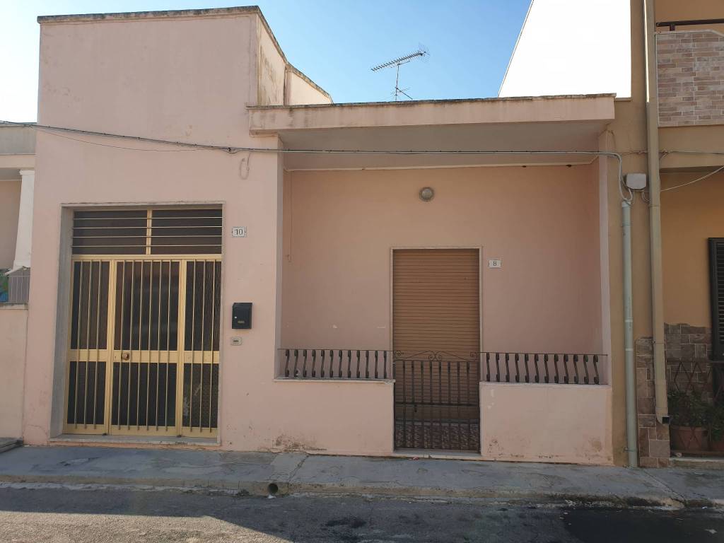 Casa indipendente a Lizzanello in Via Sardegna, 10 - Foto 2
