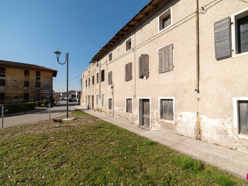 Rustico / casale a Zoppola in Via Raffaello Sanzio - Foto 2