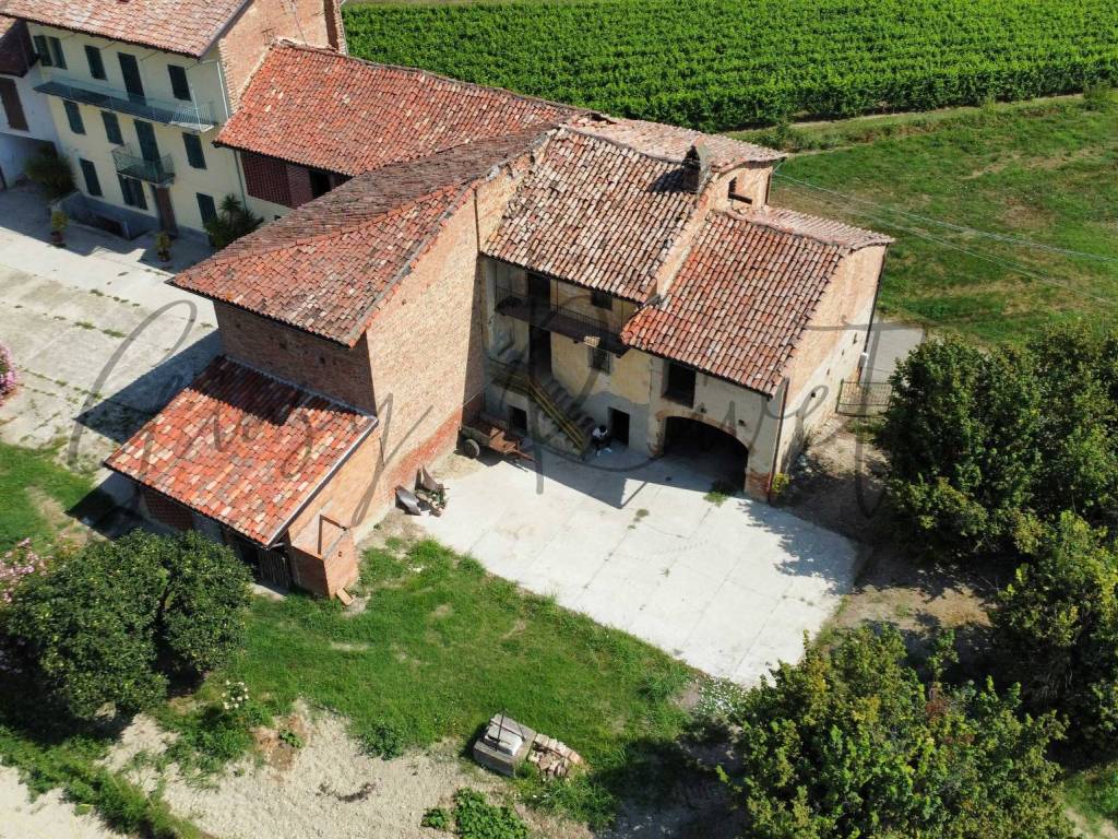 Casa indipendente a Govone in Via Crocco, 24 - Foto 2