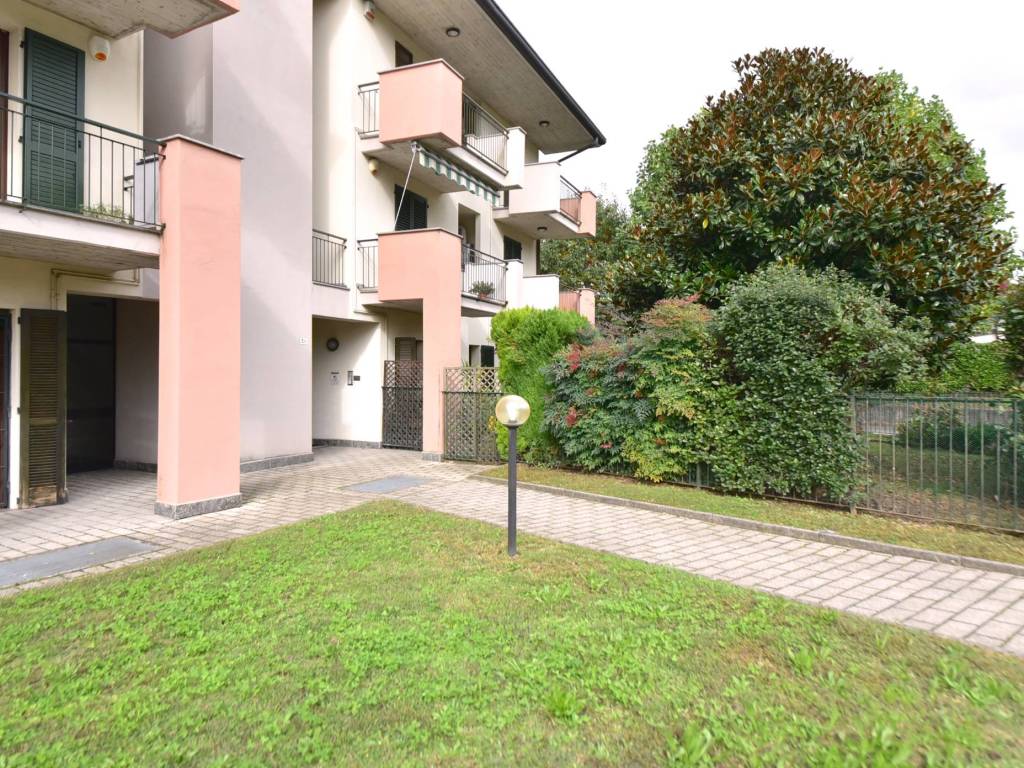 Appartamento a Barzanò in Via 25 Aprile - Foto 2