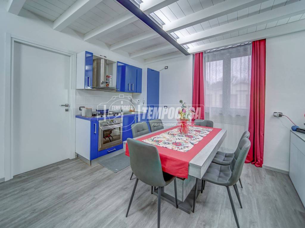 Appartamento a Somma lombardo in Via I. Bianco 12 - Foto 4