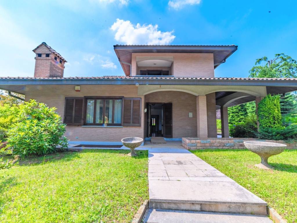 Villa a Tradate in Via Felice Broggi - Foto 2