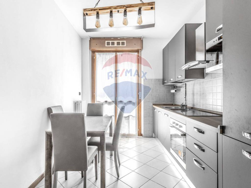 Appartamento a Cardano al campo in Via Cadore, 26 - Foto 2