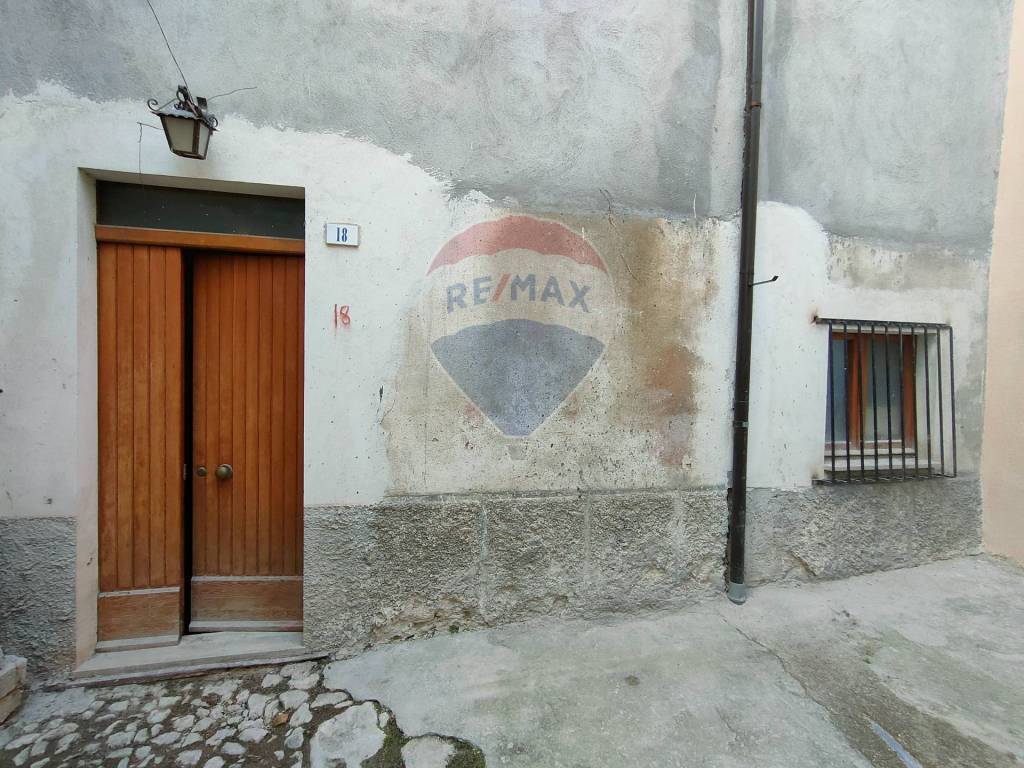 Casa indipendente a Prata d'ansidonia in piazza del plebiscito - Foto 2