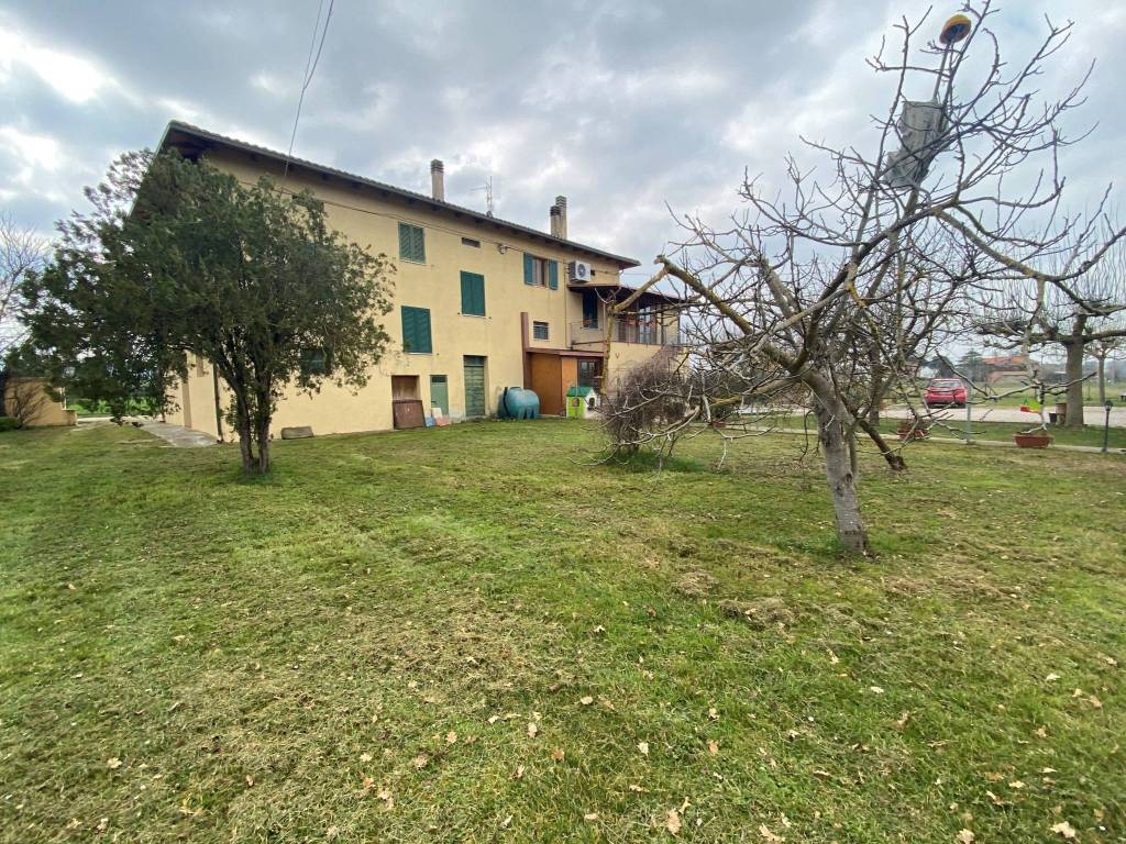 Casa indipendente a Castiglione del lago in Via Santa Maria - Foto 2