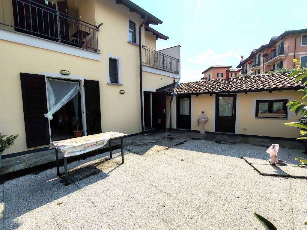 Villa a Verbania in Viale Sant'Anna, 18 - Foto 2