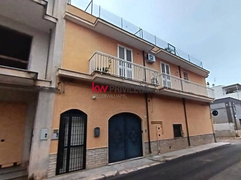 Casa indipendente a San vito dei normanni in Via Trilussa, 2 - Foto 2