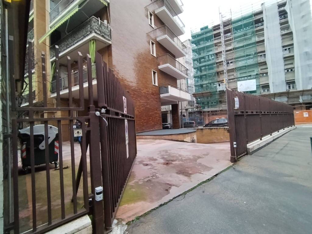 Box / garage a Torino in Via Montezemolo, 31 - Foto 3
