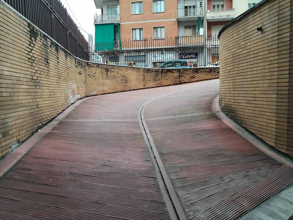 Box / garage a Torino in Via Montezemolo, 31 - Foto 4