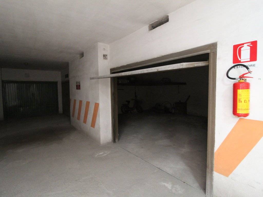 Box / garage a Grottaglie in Via Francesco Rubichi, 6 - Foto 2