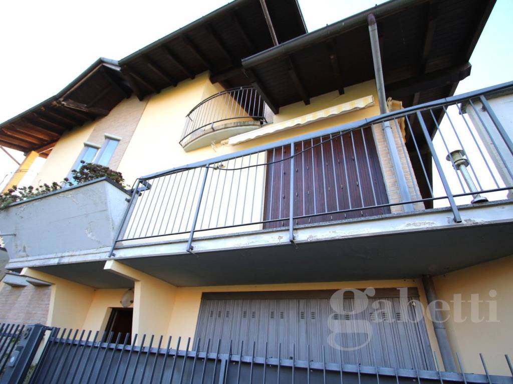 Villa a Lonate pozzolo in via Leopardi, 8 - Foto 2