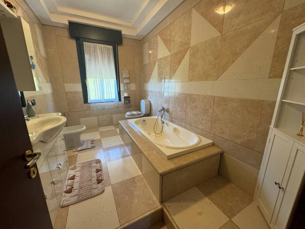 Villa a Mirandola in Via Bastiglia, 41 - Foto 2