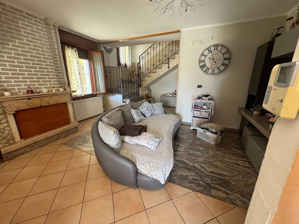 Villa a Mirandola in Via Bastiglia, 41 - Foto 3