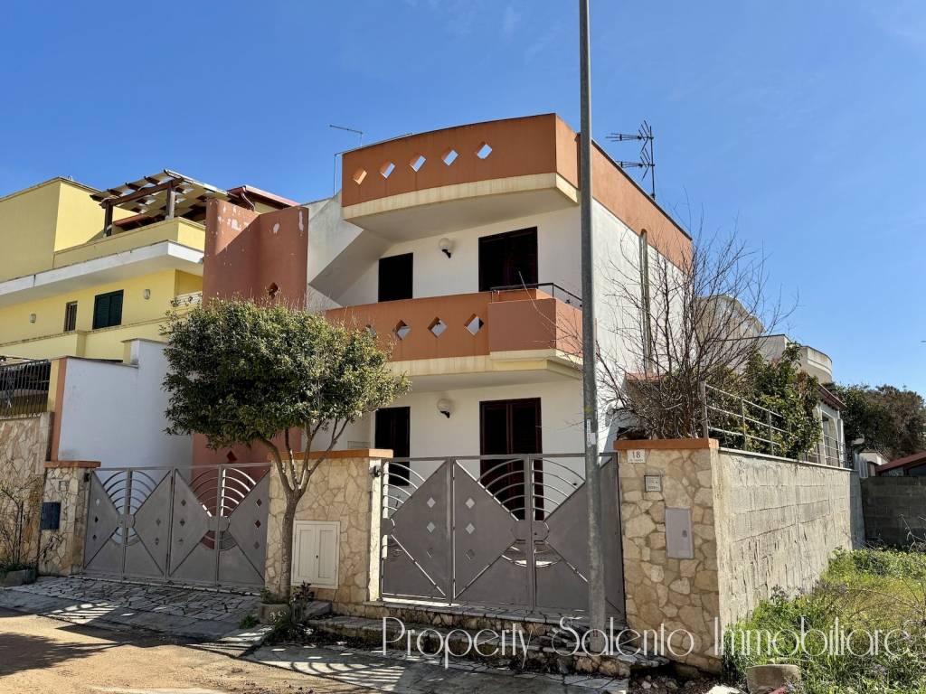 Villa a Ugento in Via Alfredo Cappellini, 20 - Foto 2