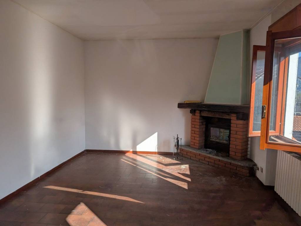 Casa indipendente a Cuasso al monte in Via Cappelletta, 8 - Foto 2
