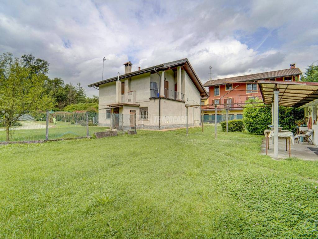 Appartamento a Castelletto sopra ticino in Via Aronco - Foto 2