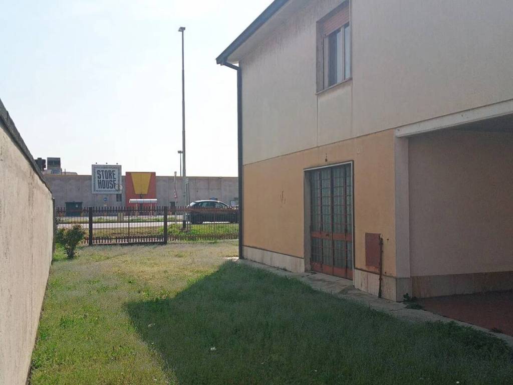 Villa a Sant'angelo lodigiano in Via E. Mattei, 20 - Foto 3