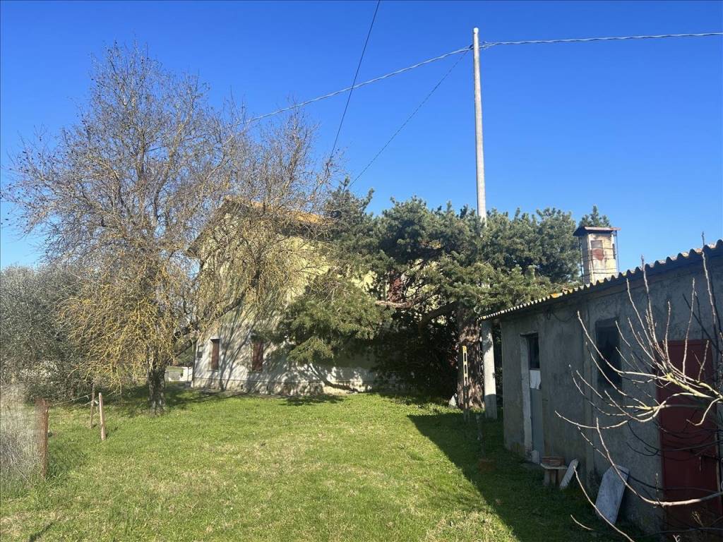 Casa indipendente a Castiglione del lago in Via Bruno Buozzi, 71 - Foto 4