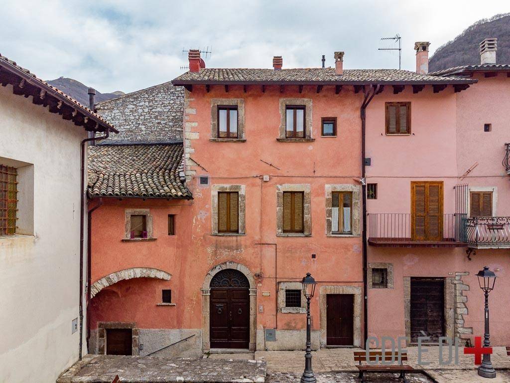 Appartamento a Leonessa in Piazza Santa Croce - Foto 2