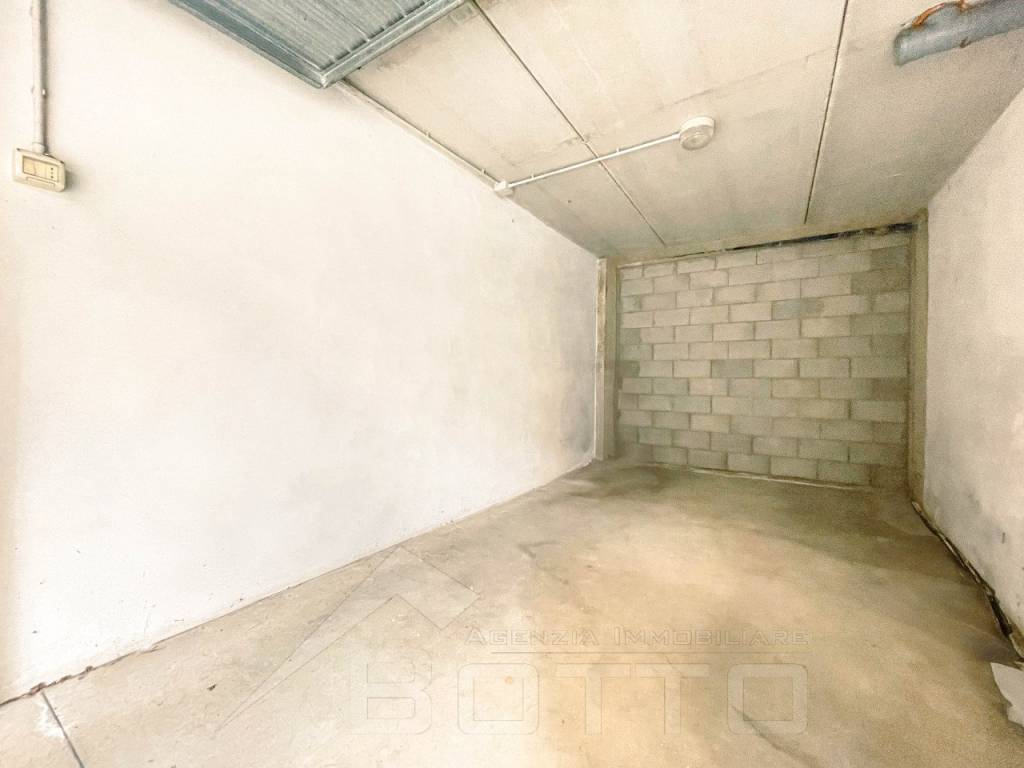 Box / garage a Borgomanero in via caneto 51 - Foto 3