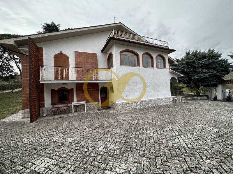 Villa a Tolentino in Contrada Vaglie - Foto 2