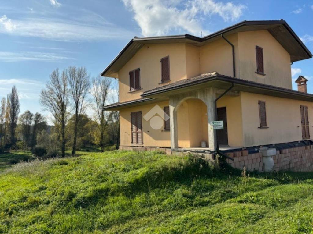 Villa a Gualdo tadino in Via Piersanti Mattarella, 63 - Foto 3