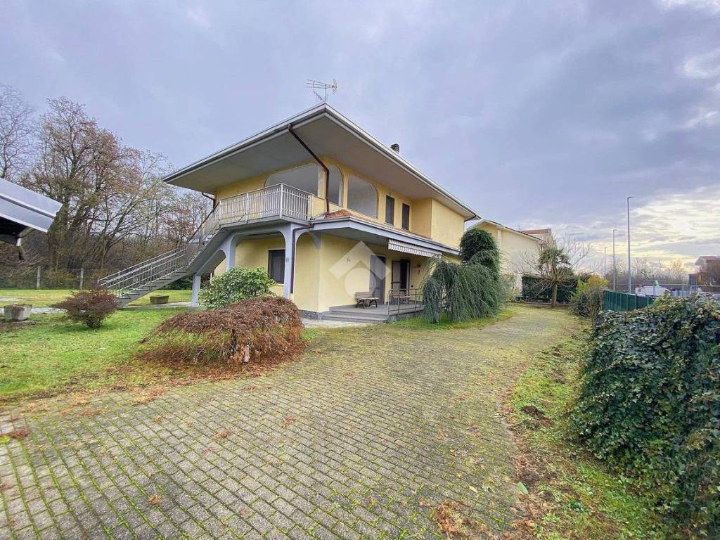 Villa a Samarate in Via Borsi, 60 - Foto 2