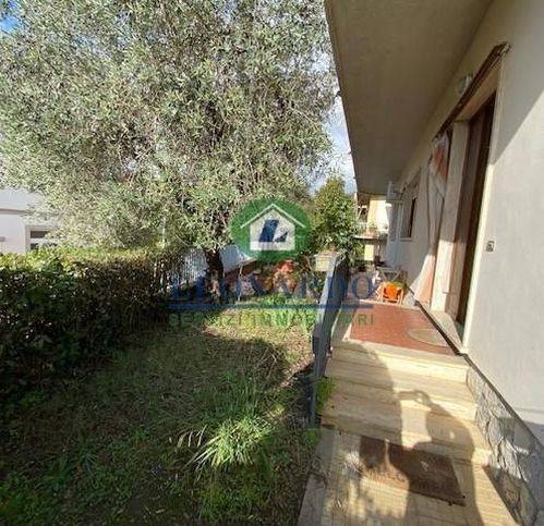 Villa a Massa e cozzile in Via Giuseppe Verdi - Foto 2