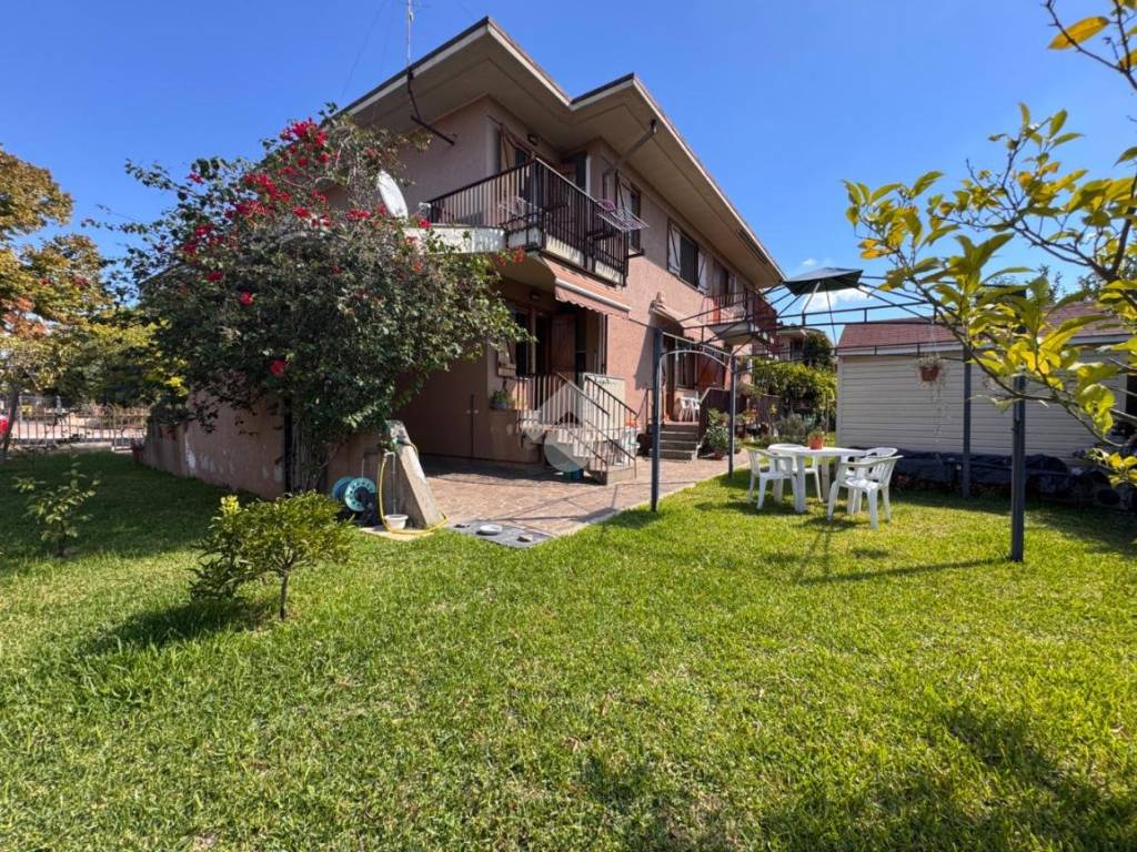 Villa a Latina in Via Amedeo Modigliani, 6 - Foto 2