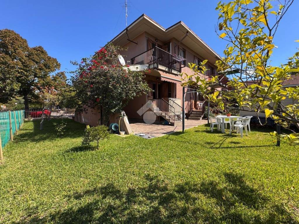 Villa a Latina in Via Amedeo Modigliani, 6 - Foto 3