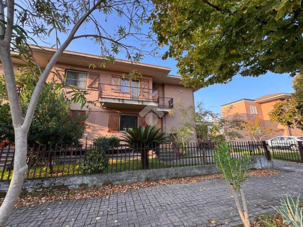 Villa a Latina in Via Amedeo Modigliani, 6 - Foto 4