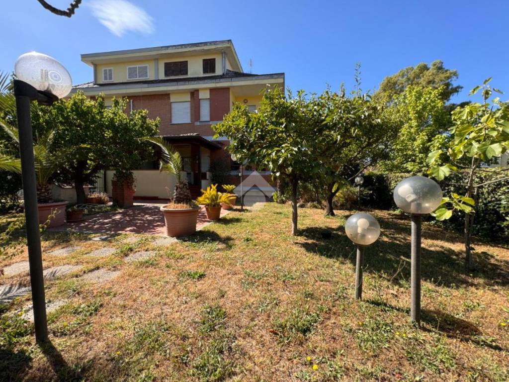 Villa a Latina in Via Abruzzo, 81 - Foto 3