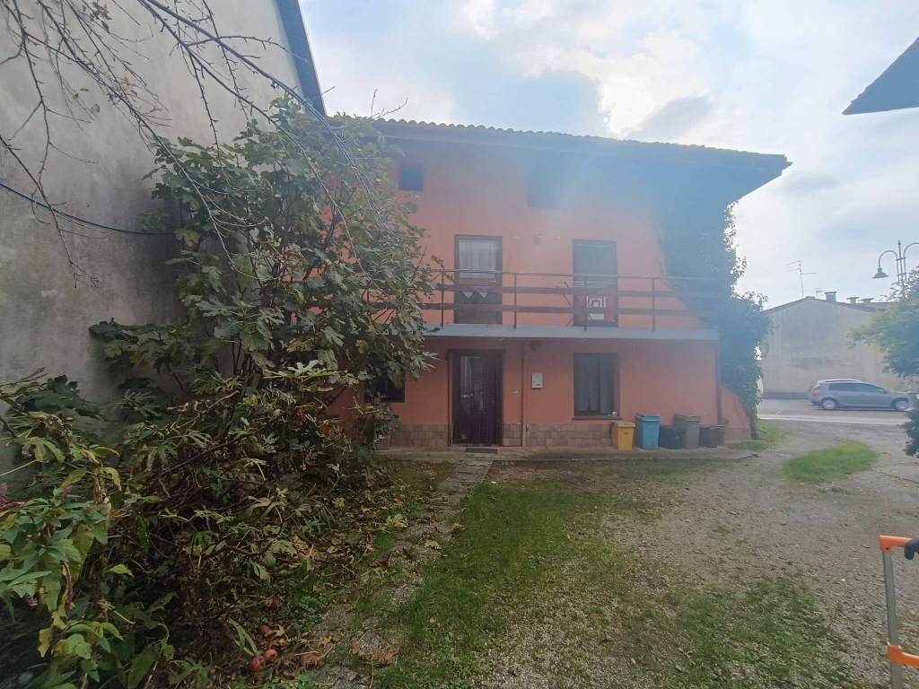 Villa a Maniago in Via Piave, 56 - Foto 2