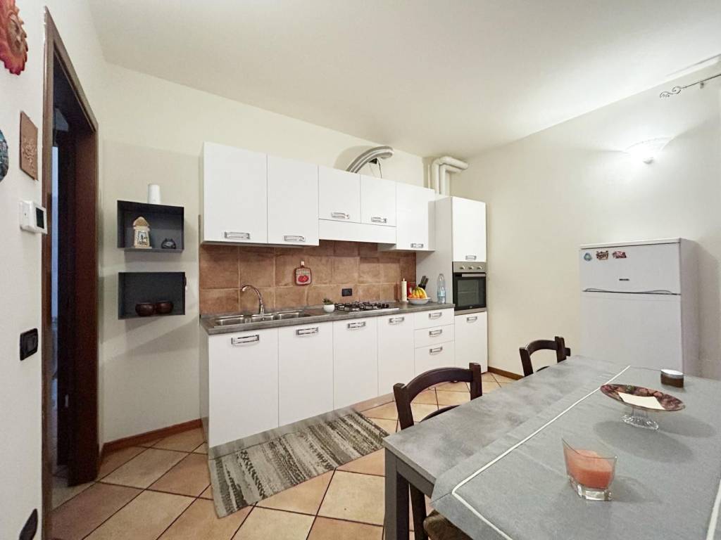 Appartamento a Castiglione delle stiviere in Via Piazza Callisto - Foto 3